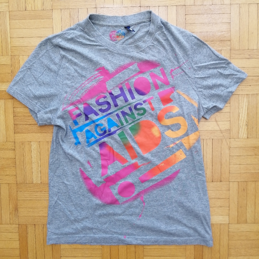 Fashion Against AIDS H&M Grey T-shirt Small